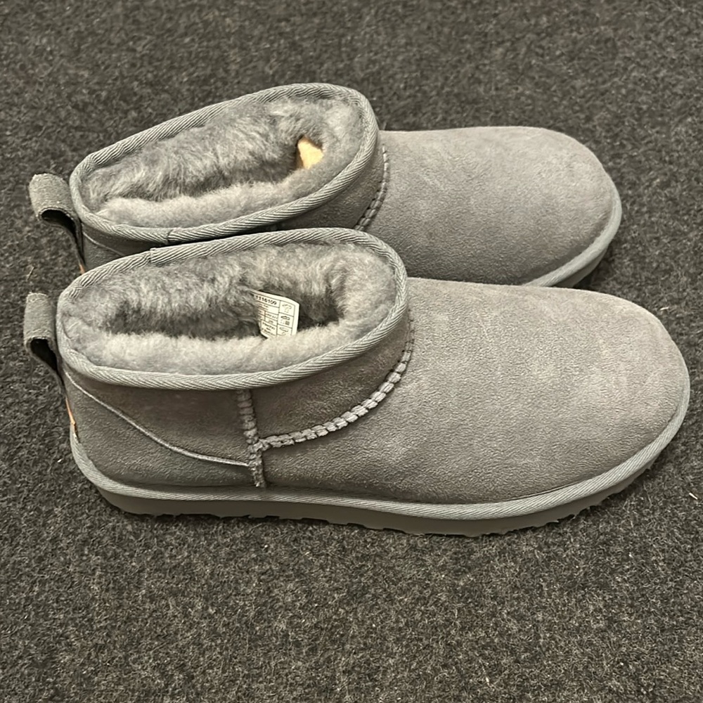 Uggs - Picture 1 of 5